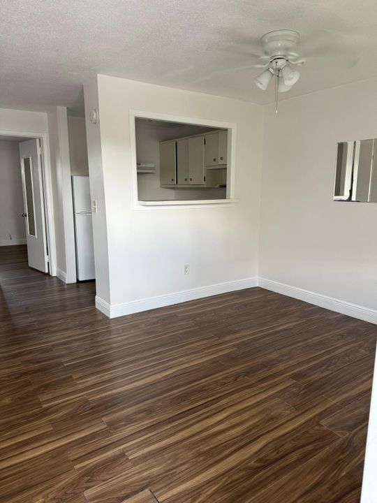 出租: $1,375 (1 贝兹, 1 浴室, 600 平方英尺)