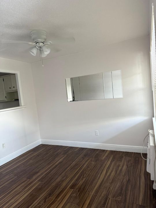 出租: $1,375 (1 贝兹, 1 浴室, 600 平方英尺)