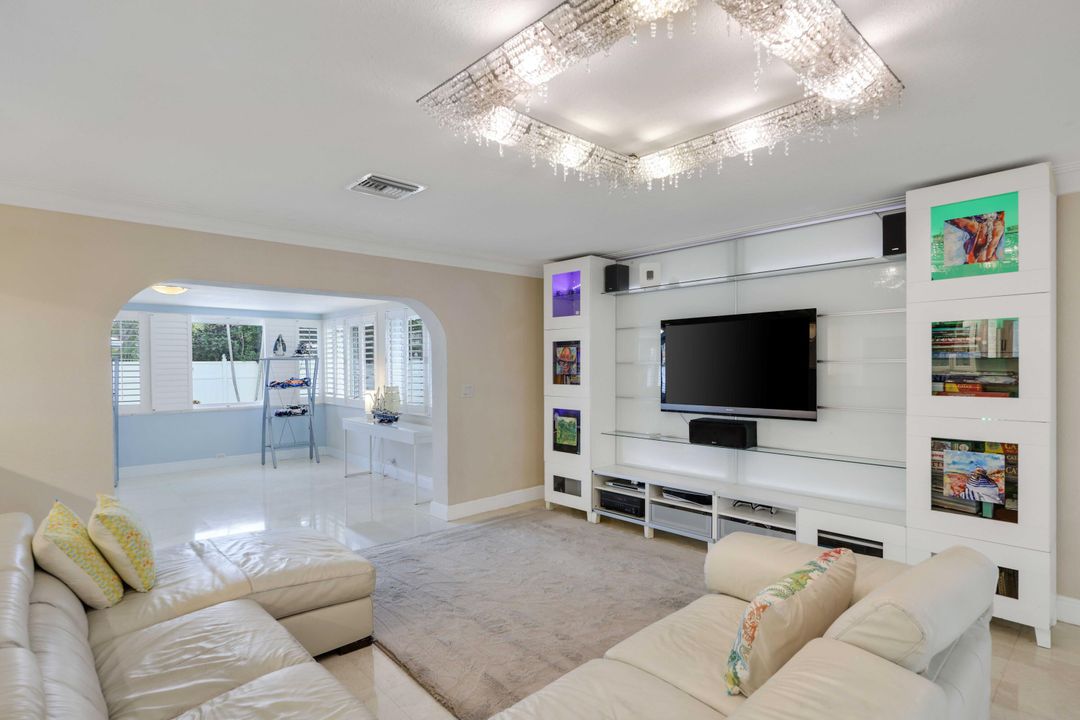 En Venta: $1,049,000 (3 camas, 2 baños, 1911 Pies cuadrados)