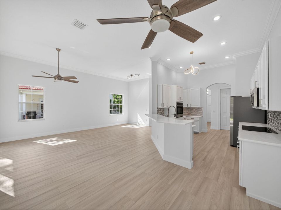 For Sale: $875,000 (3 beds, 2 baths, 1841 Square Feet)