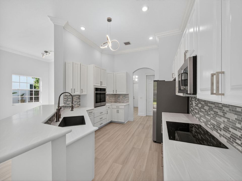 For Sale: $875,000 (3 beds, 2 baths, 1841 Square Feet)