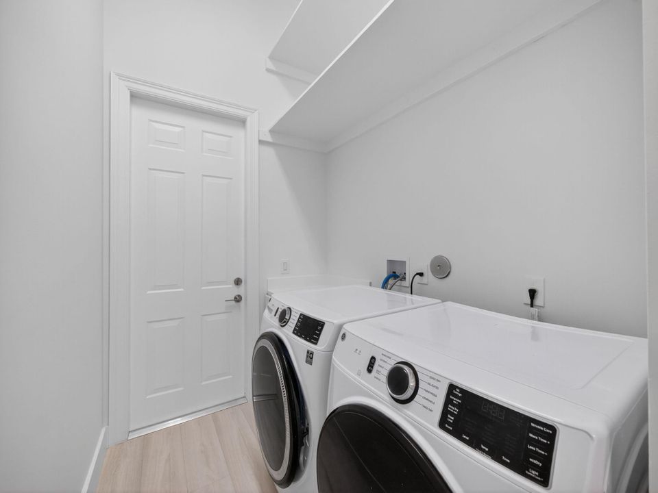 For Sale: $875,000 (3 beds, 2 baths, 1841 Square Feet)