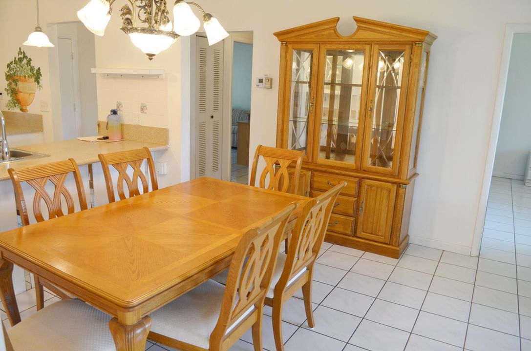 For Sale: $319,000 (2 beds, 2 baths, 1169 Square Feet)