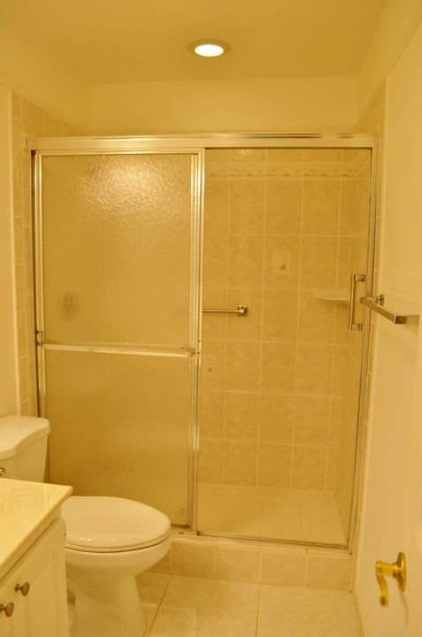 For Sale: $319,000 (2 beds, 2 baths, 1169 Square Feet)