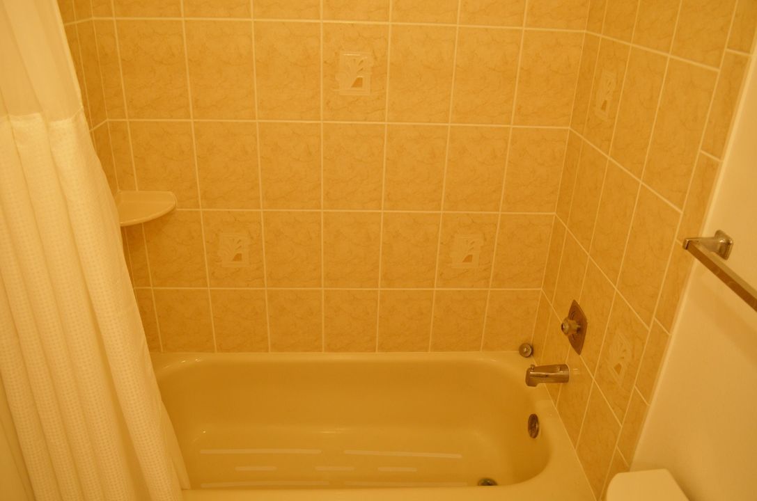 For Sale: $319,000 (2 beds, 2 baths, 1169 Square Feet)