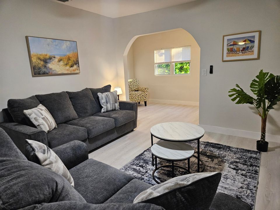 В аренду: $3,500 (3 спален, 2 ванн, 1328 Квадратных фут)