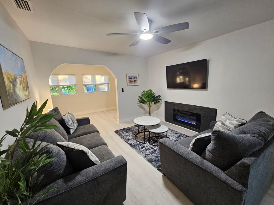 В аренду: $3,500 (3 спален, 2 ванн, 1328 Квадратных фут)