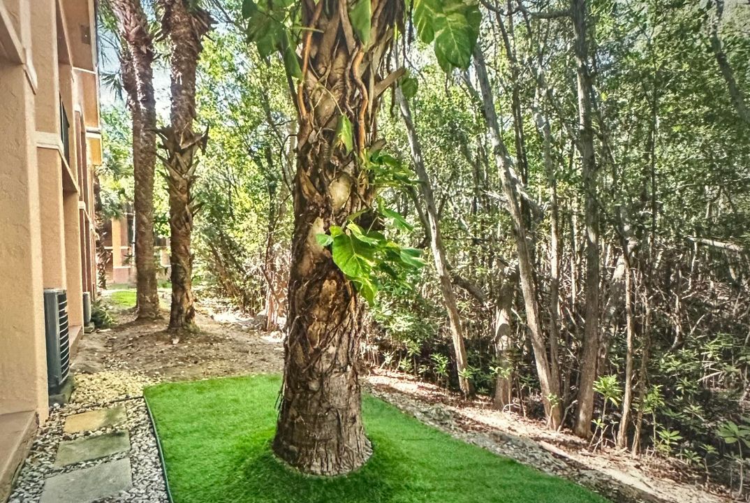 For Sale: $425,000 (2 beds, 2 baths, 1188 Square Feet)