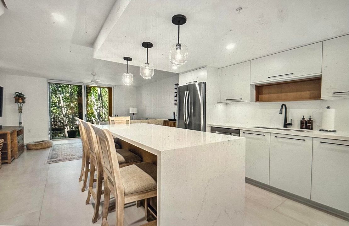 For Sale: $425,000 (2 beds, 2 baths, 1188 Square Feet)