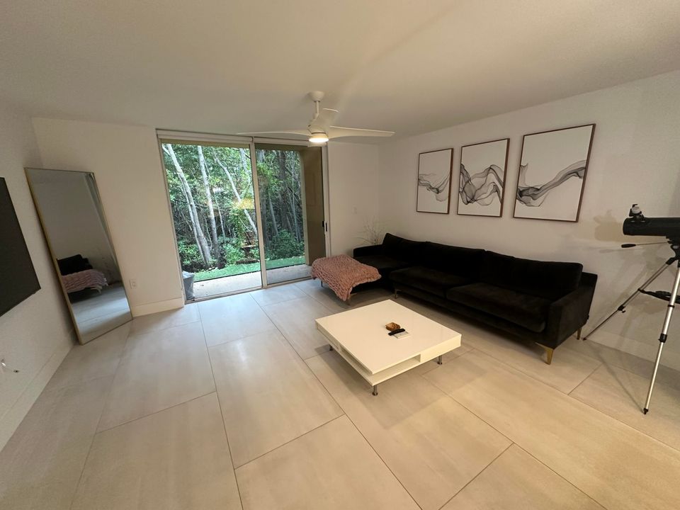 For Sale: $425,000 (2 beds, 2 baths, 1188 Square Feet)