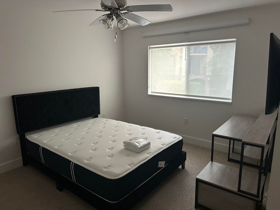 For Sale: $425,000 (2 beds, 2 baths, 1188 Square Feet)