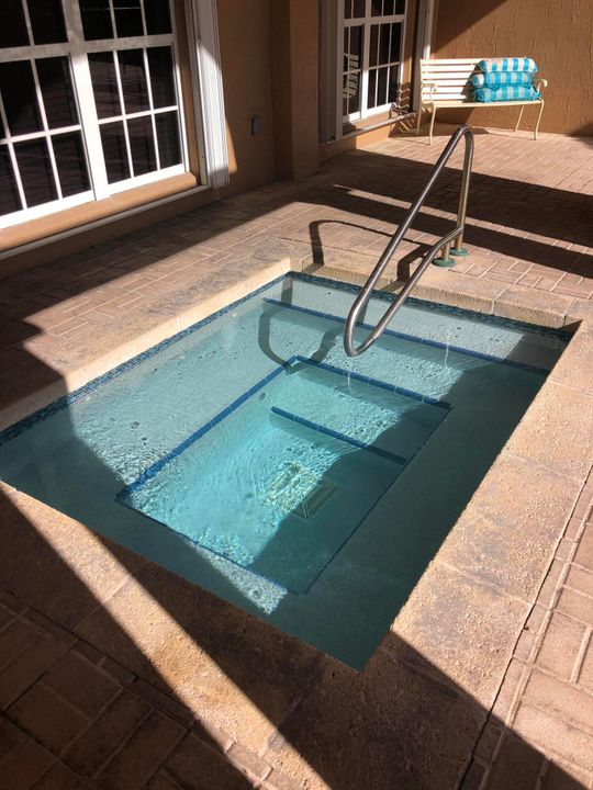 For Sale: $425,000 (2 beds, 2 baths, 1188 Square Feet)