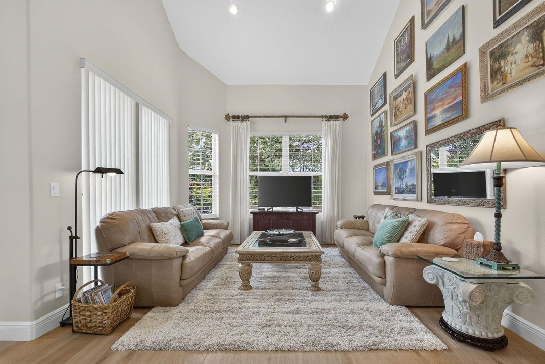 Activo con contrato: $675,000 (3 camas, 2 baños, 1467 Pies cuadrados)