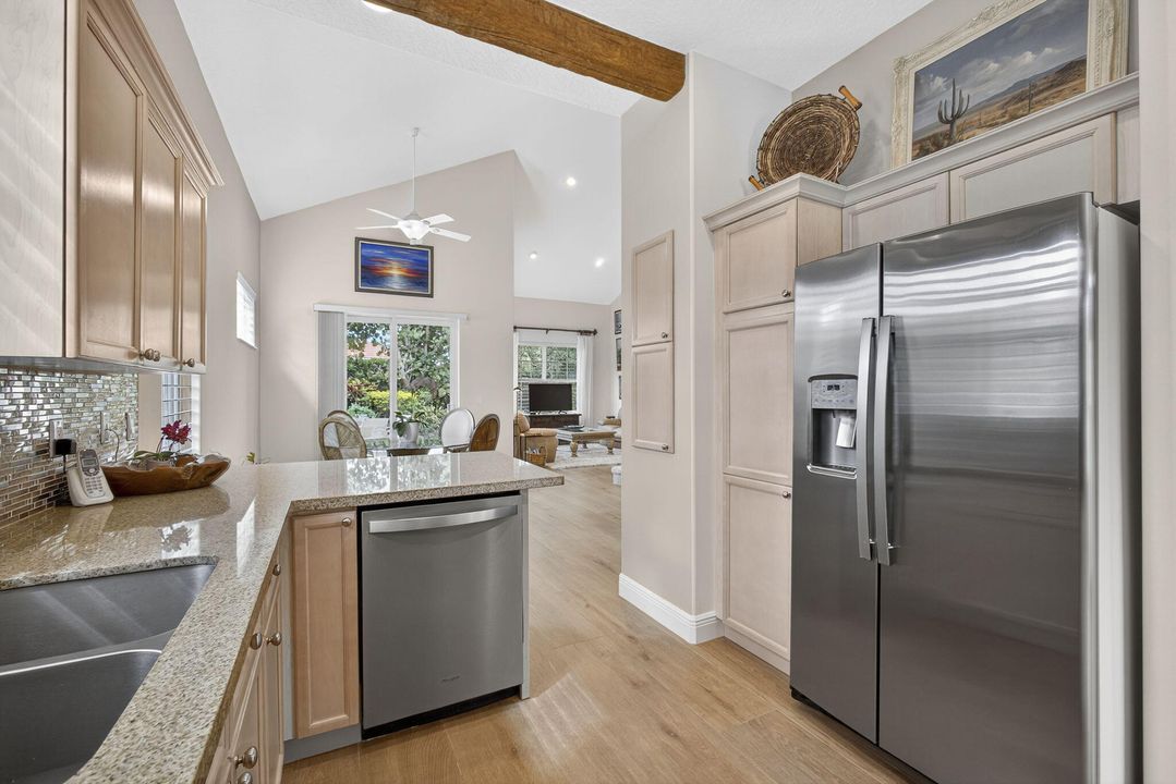 Activo con contrato: $675,000 (3 camas, 2 baños, 1467 Pies cuadrados)