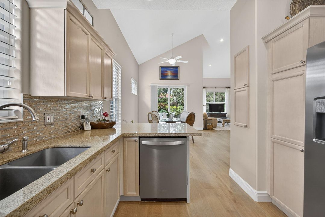 Activo con contrato: $675,000 (3 camas, 2 baños, 1467 Pies cuadrados)