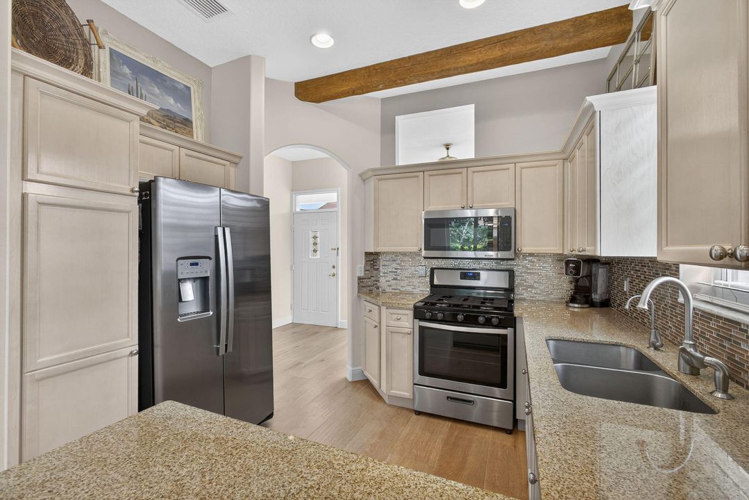 Activo con contrato: $675,000 (3 camas, 2 baños, 1467 Pies cuadrados)