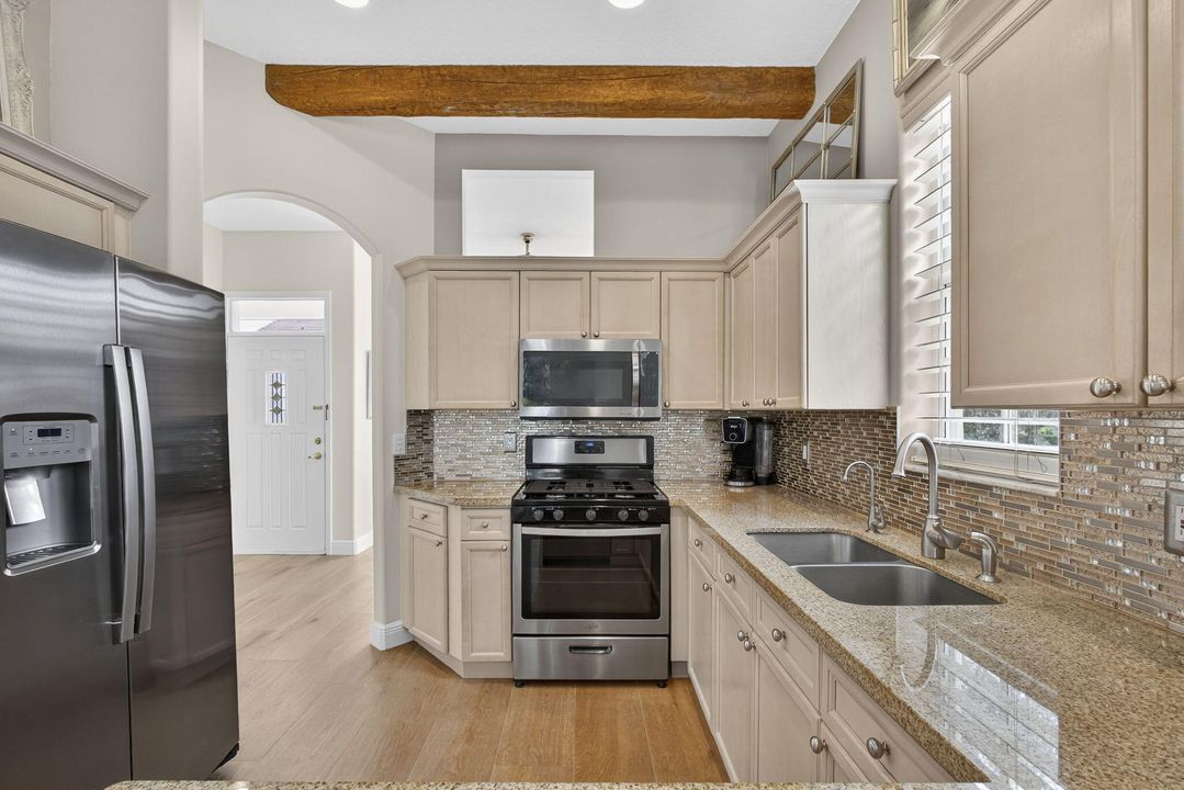 Activo con contrato: $675,000 (3 camas, 2 baños, 1467 Pies cuadrados)