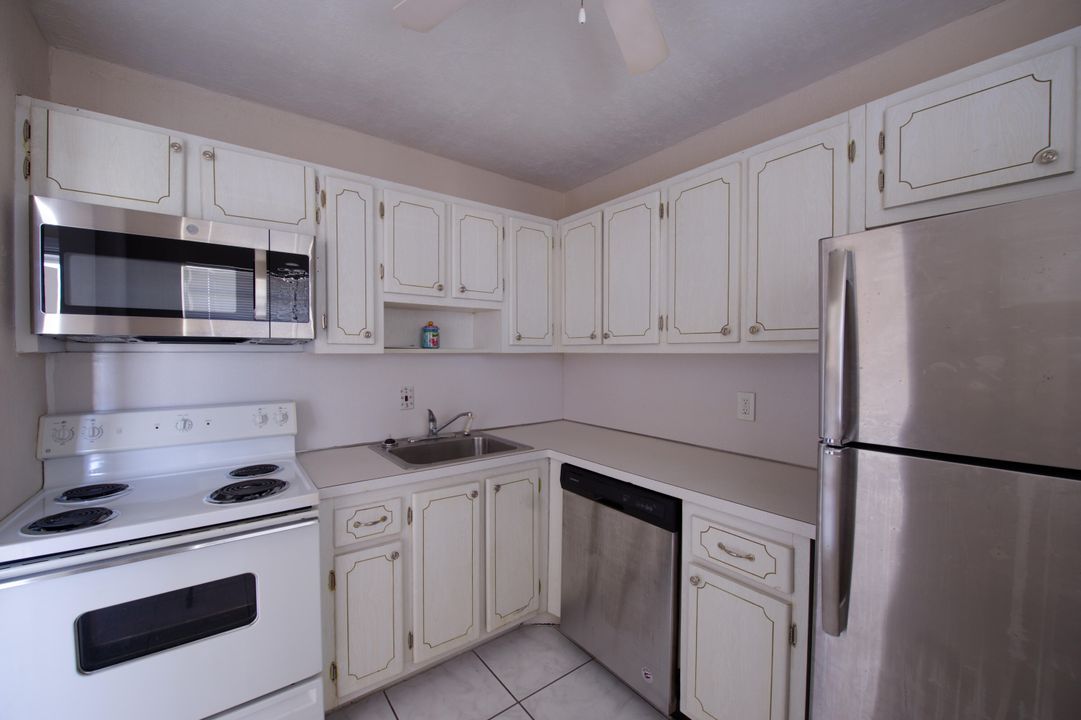 For Sale: $75,000 (1 beds, 1 baths, 624 Square Feet)