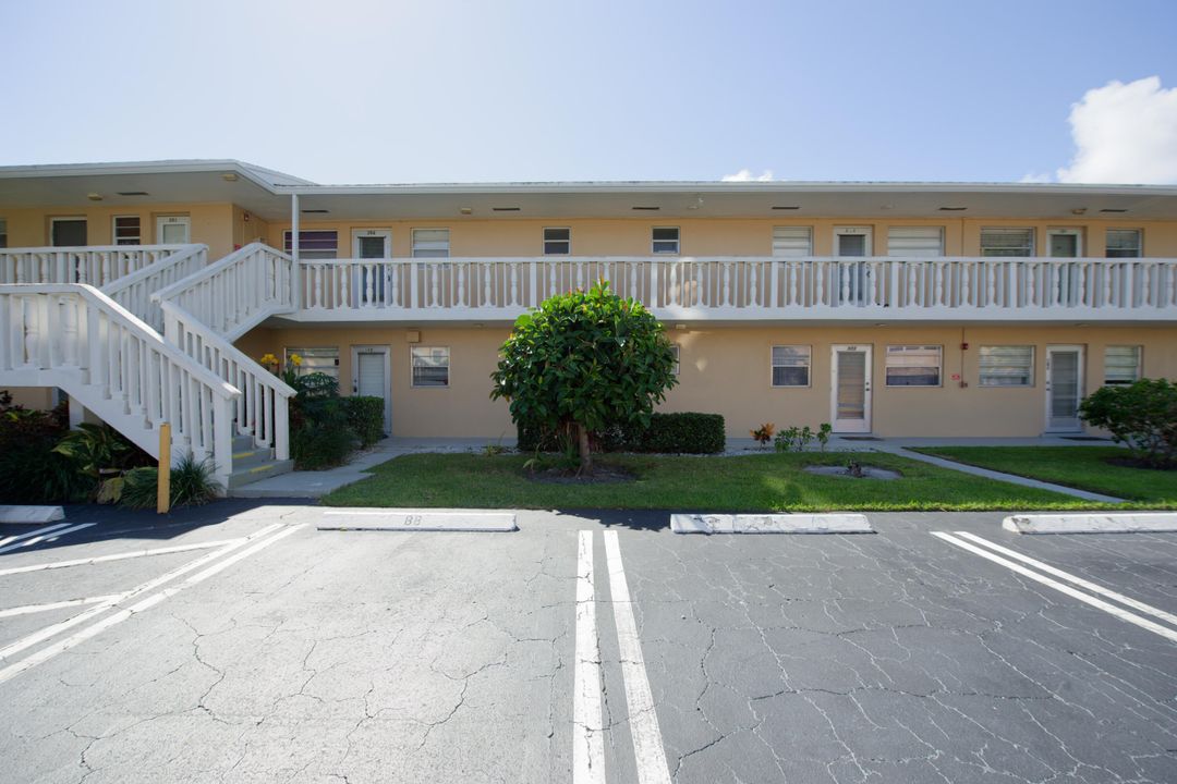 For Sale: $75,000 (1 beds, 1 baths, 624 Square Feet)