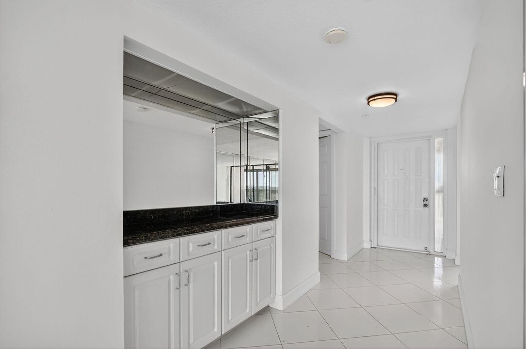 For Sale: $224,900 (2 beds, 2 baths, 1207 Square Feet)