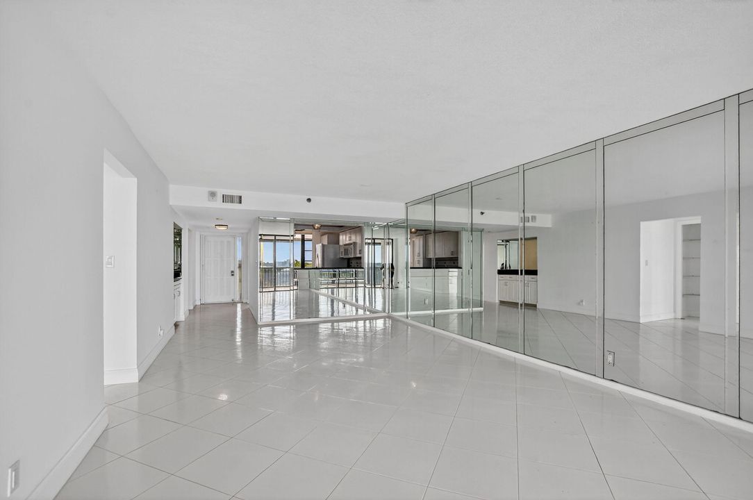 For Sale: $224,900 (2 beds, 2 baths, 1207 Square Feet)