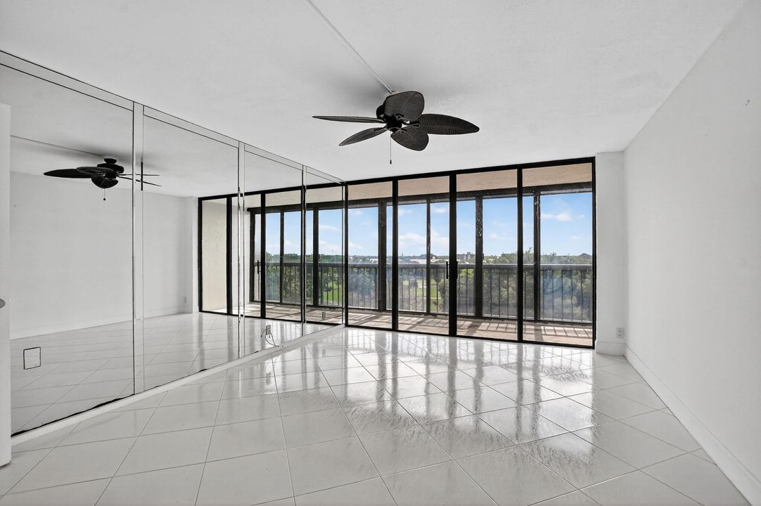 For Sale: $224,900 (2 beds, 2 baths, 1207 Square Feet)