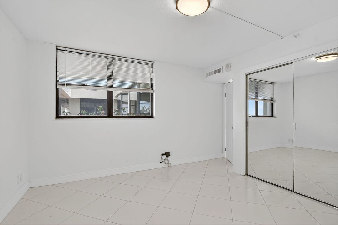 For Sale: $224,900 (2 beds, 2 baths, 1207 Square Feet)