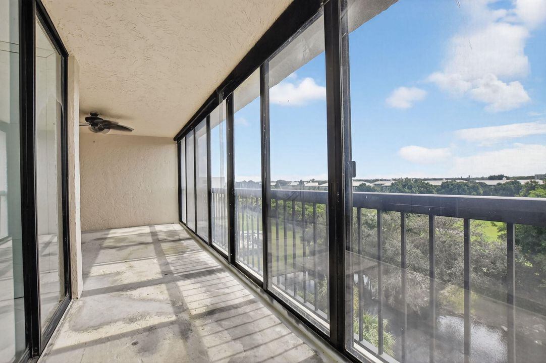 For Sale: $224,900 (2 beds, 2 baths, 1207 Square Feet)