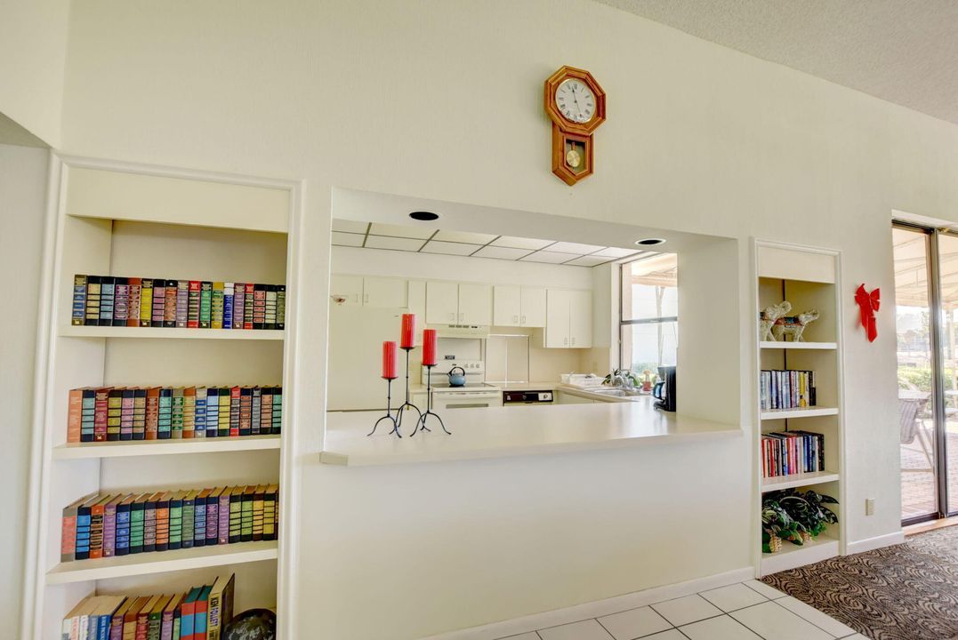 For Sale: $224,900 (2 beds, 2 baths, 1207 Square Feet)