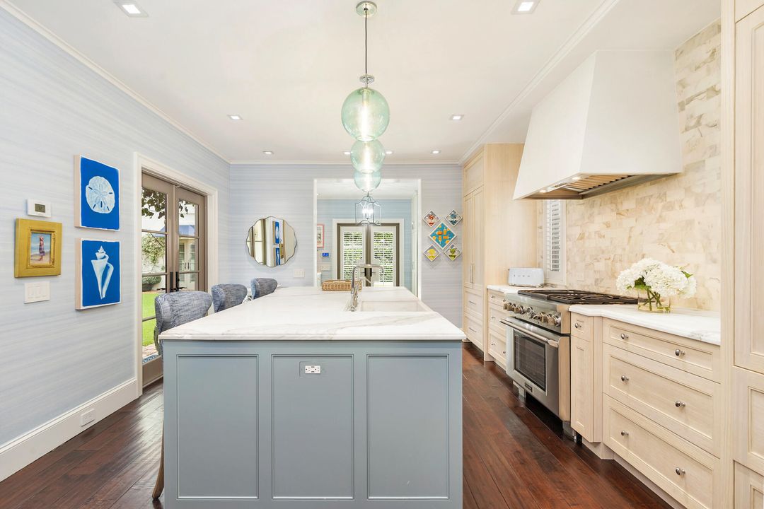 For Sale: $12,550,000 (9 beds, 7 baths, 7261 Square Feet)