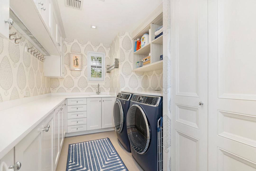 For Sale: $12,550,000 (9 beds, 7 baths, 7261 Square Feet)