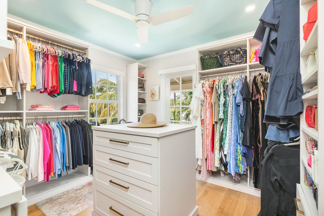 For Sale: $12,550,000 (9 beds, 7 baths, 7261 Square Feet)