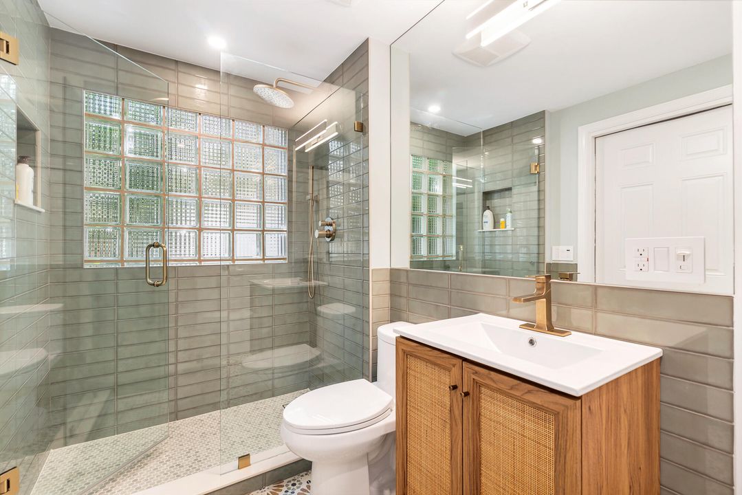 For Sale: $12,550,000 (9 beds, 7 baths, 7261 Square Feet)