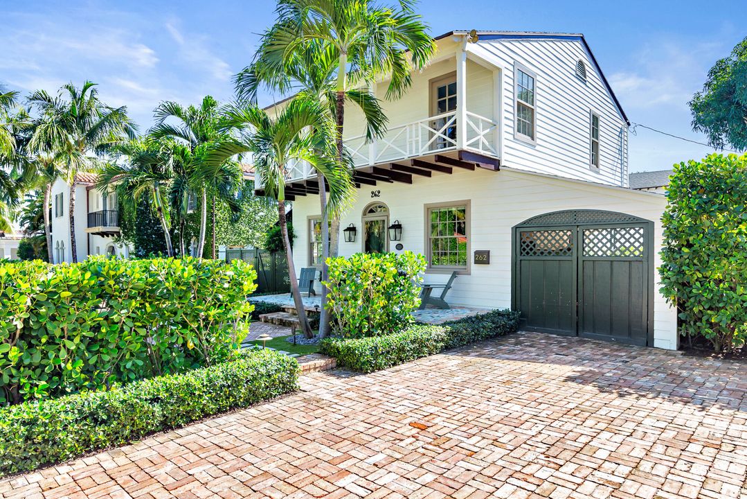 For Sale: $12,550,000 (9 beds, 7 baths, 7261 Square Feet)