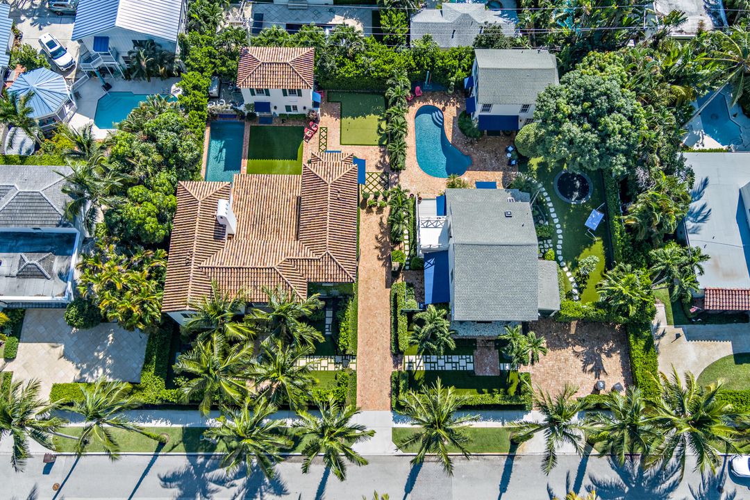 For Sale: $12,550,000 (9 beds, 7 baths, 7261 Square Feet)