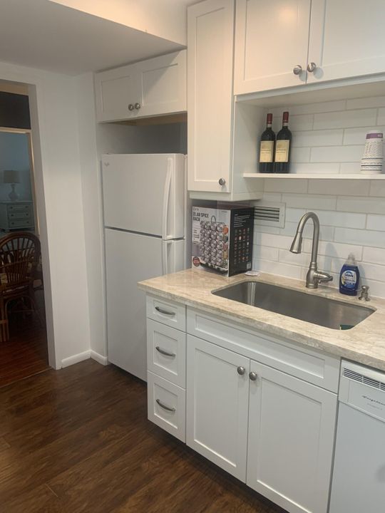 出租: $5,000 (2 贝兹, 2 浴室, 946 平方英尺)