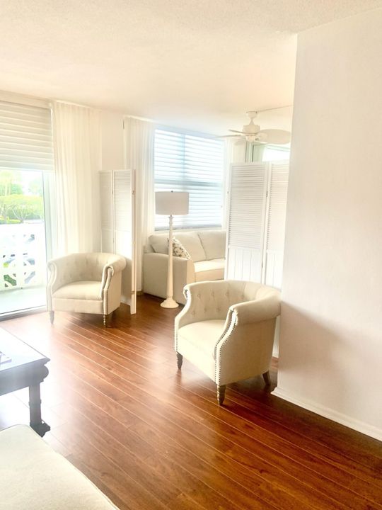 出租: $5,000 (2 贝兹, 2 浴室, 946 平方英尺)