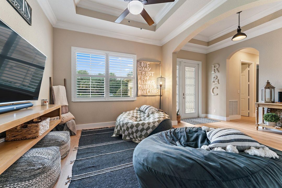 Active With Contract: $699,000 (3 beds, 2 baths, 2039 Square Feet)