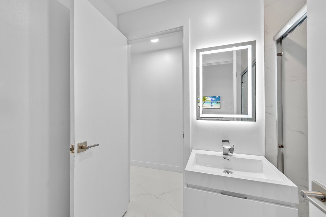 合同活跃: $798,000 (4 贝兹, 2 浴室, 2038 平方英尺)