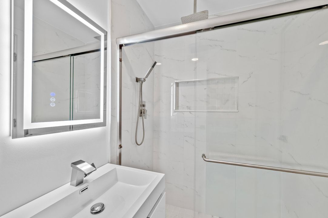 合同活跃: $798,000 (4 贝兹, 2 浴室, 2038 平方英尺)