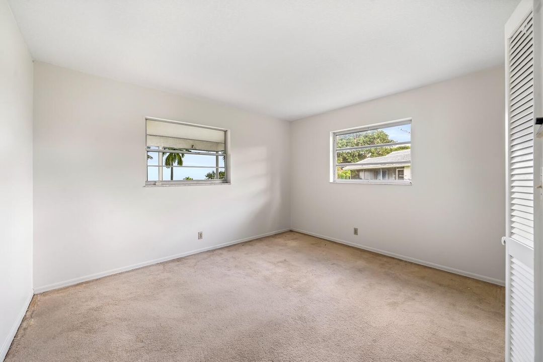 合同活跃: $565,000 (4 贝兹, 2 浴室, 1936 平方英尺)