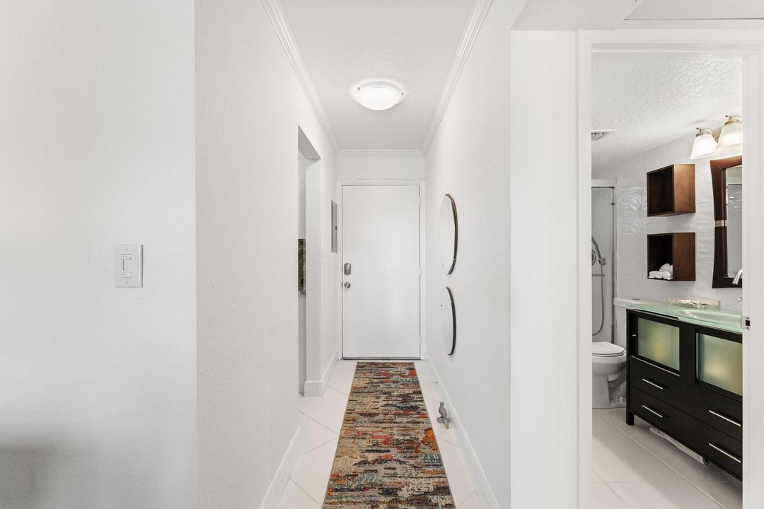 Active With Contract: $129,000 (2 beds, 2 baths, 894 Square Feet)