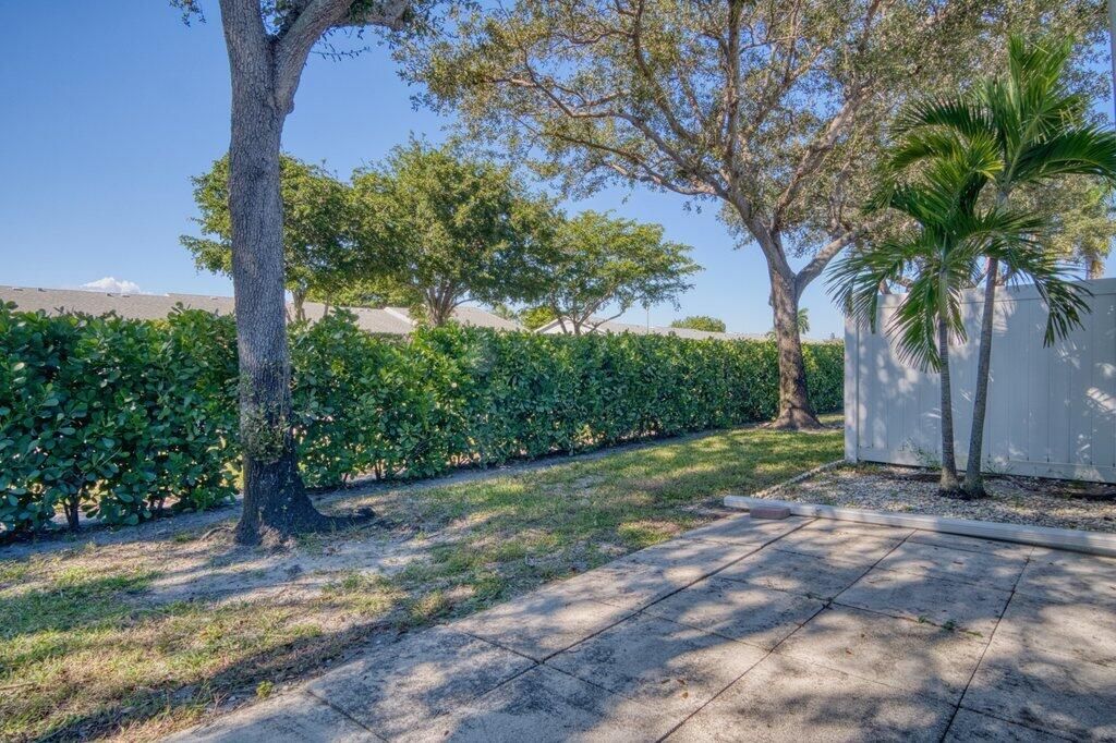 Active With Contract: $239,900 (2 beds, 2 baths, 1116 Square Feet)