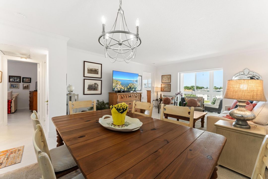 Active With Contract: $129,000 (2 beds, 2 baths, 894 Square Feet)