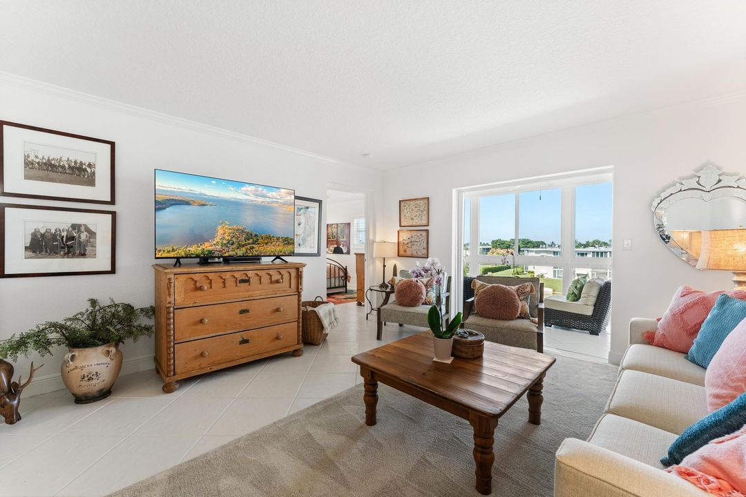 Active With Contract: $129,000 (2 beds, 2 baths, 894 Square Feet)