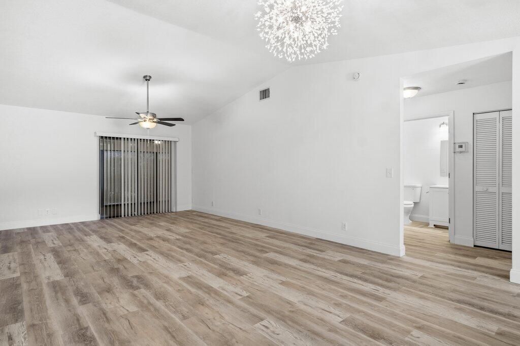 Active With Contract: $239,900 (2 beds, 2 baths, 1116 Square Feet)