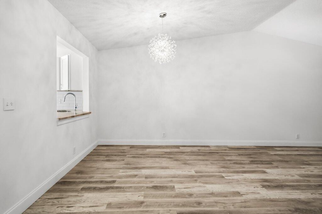 Active With Contract: $239,900 (2 beds, 2 baths, 1116 Square Feet)