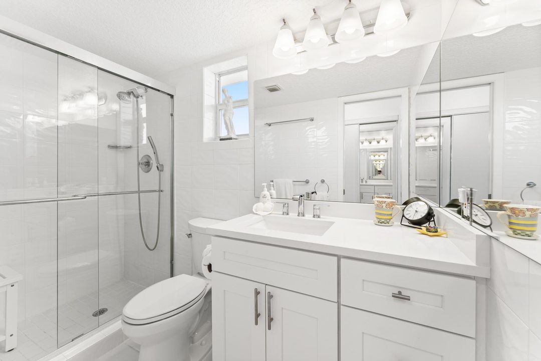 Active With Contract: $129,000 (2 beds, 2 baths, 894 Square Feet)