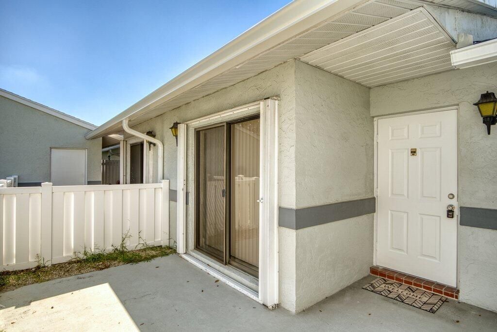 Active With Contract: $239,900 (2 beds, 2 baths, 1116 Square Feet)