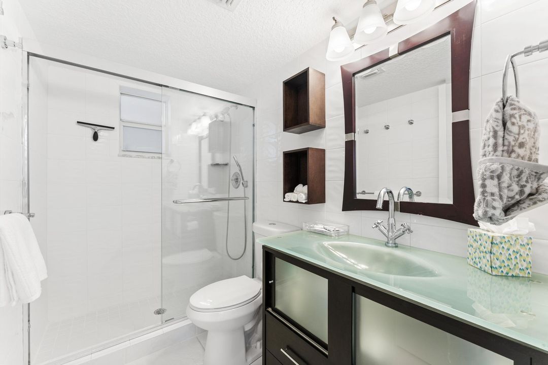 Active With Contract: $129,000 (2 beds, 2 baths, 894 Square Feet)